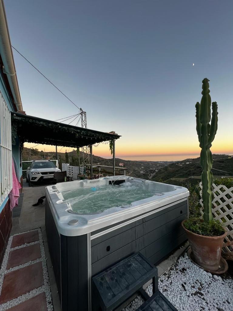 Casa Rural Malaga Monkey Love Con Jacuzzi Iznate المظهر الخارجي الصورة