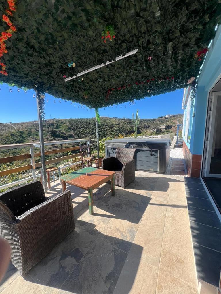 Casa Rural Malaga Monkey Love Con Jacuzzi Iznate المظهر الخارجي الصورة