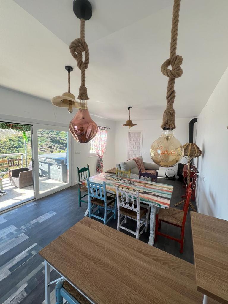 Casa Rural Malaga Monkey Love Con Jacuzzi Iznate المظهر الخارجي الصورة